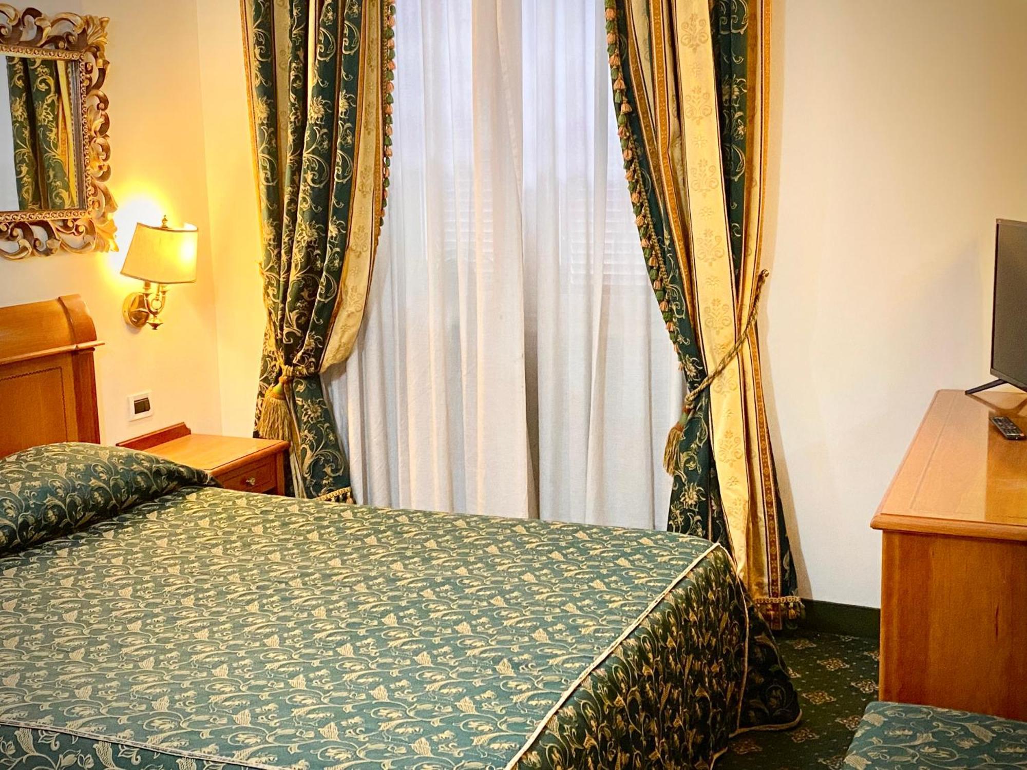 Standard Double Room,1433580937:JPEG